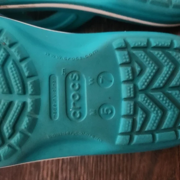 Unisex Croc Flipflops - Green - Size Men's 5 Women's  7 - Picture 7 of 7